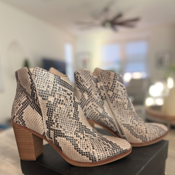 MIA Faux Snakeskin Ankle Boot Block Heel Bootie size 9 - Picture 3 of 5